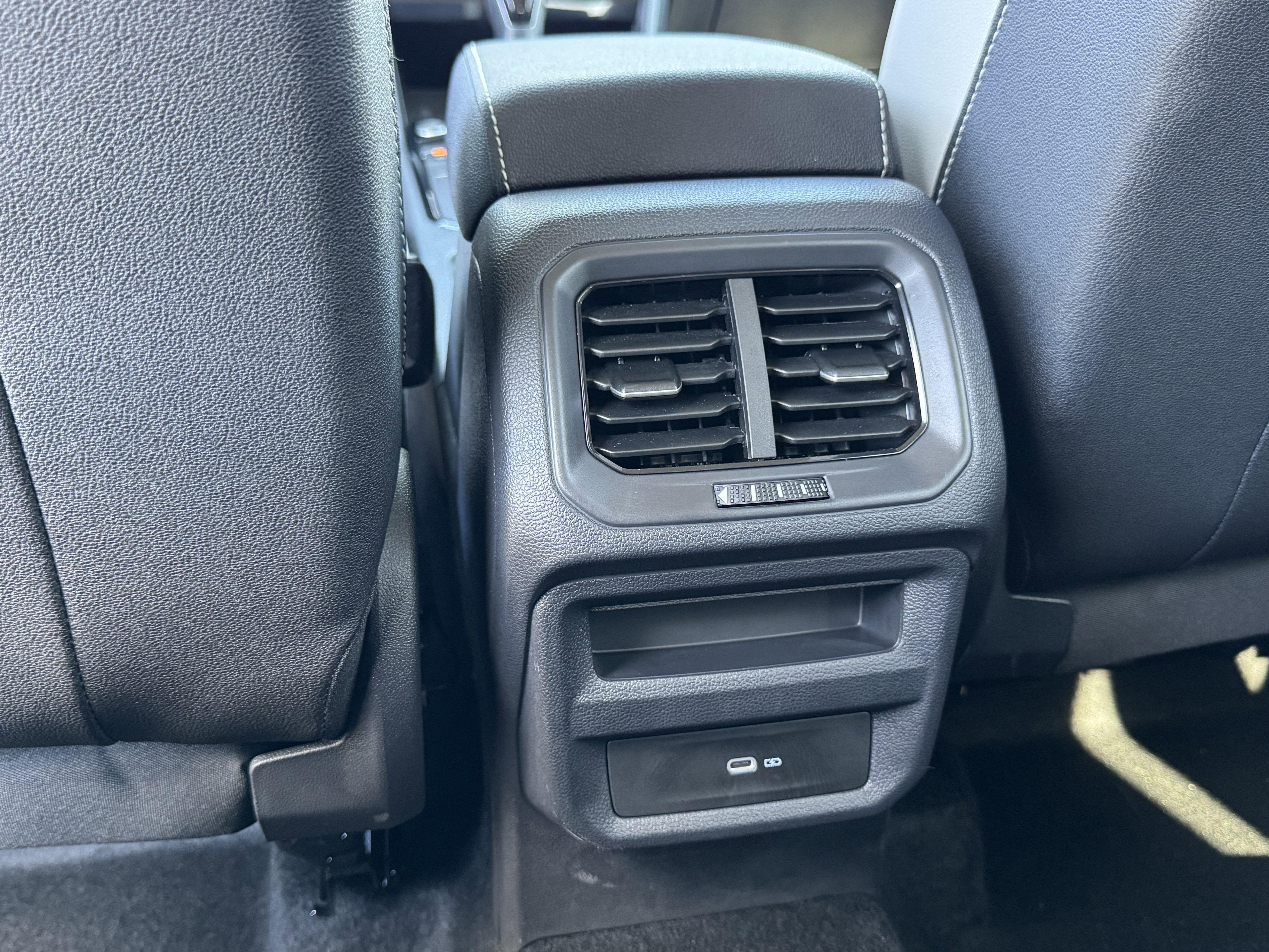 Used 2025 Volkswagen Taos SE image 33