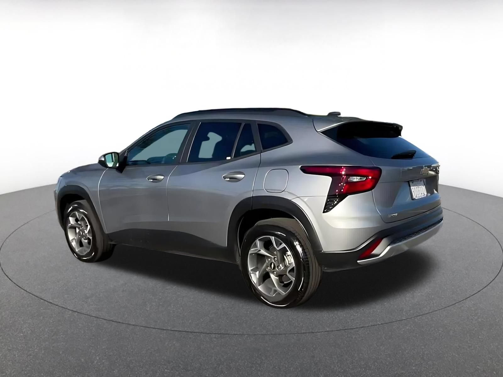 Used 2025 Chevrolet Trax LT FWD image 10