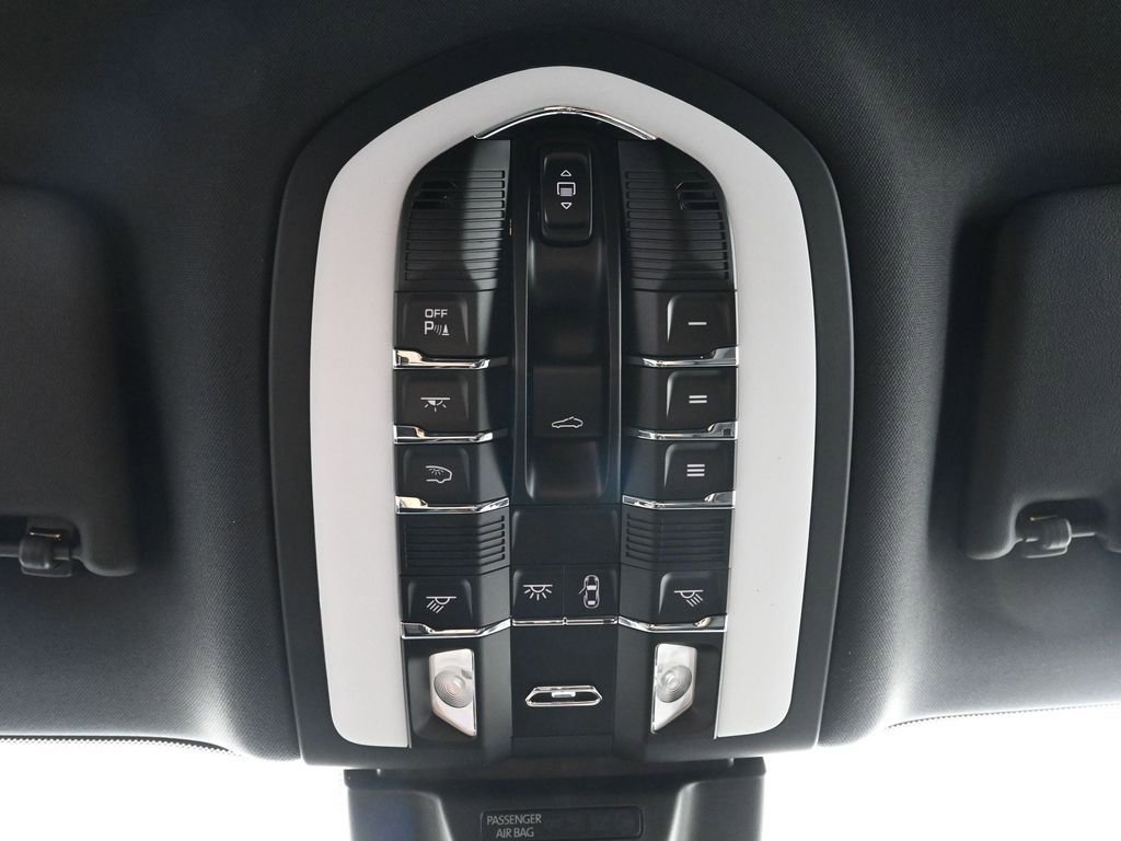 Certified 2026 Porsche Macan image 23