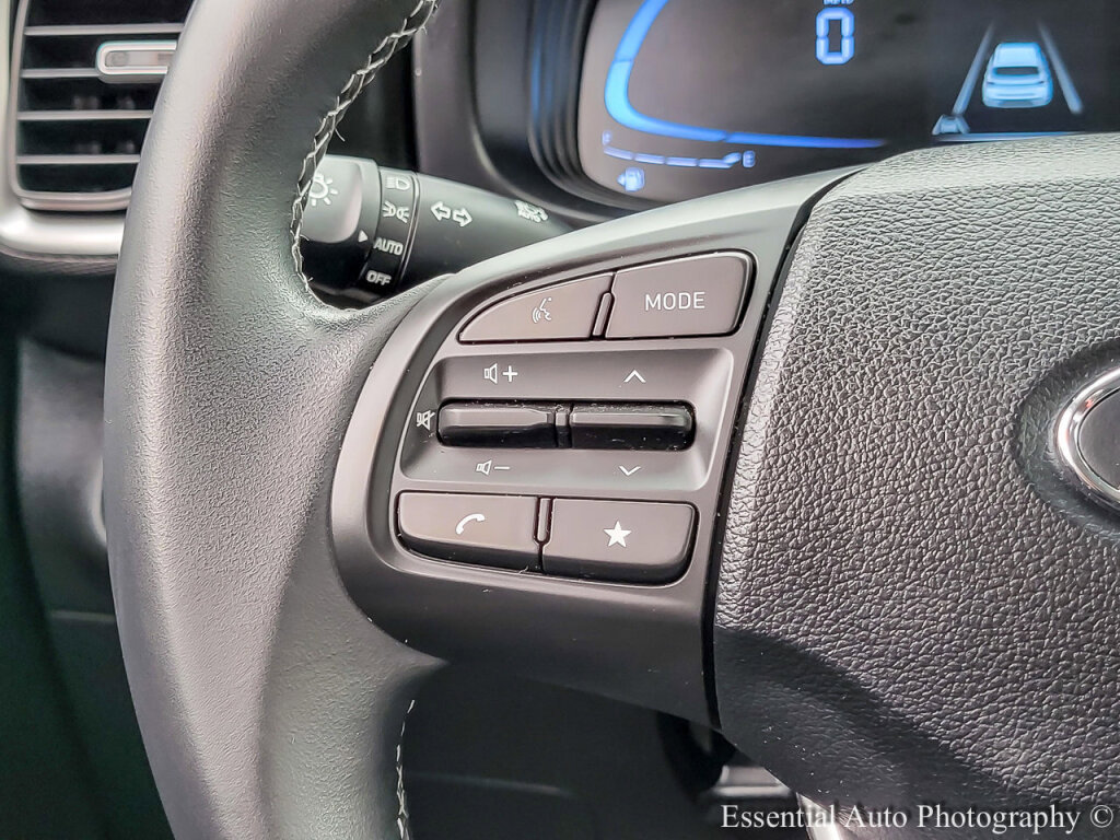 Used 2024 Hyundai Venue SEL image 17