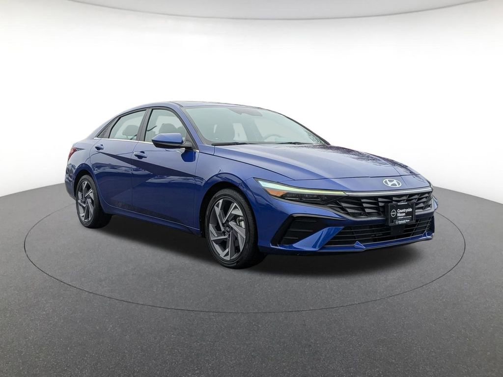 Used 2025 Hyundai Elantra SEL FWD image 3