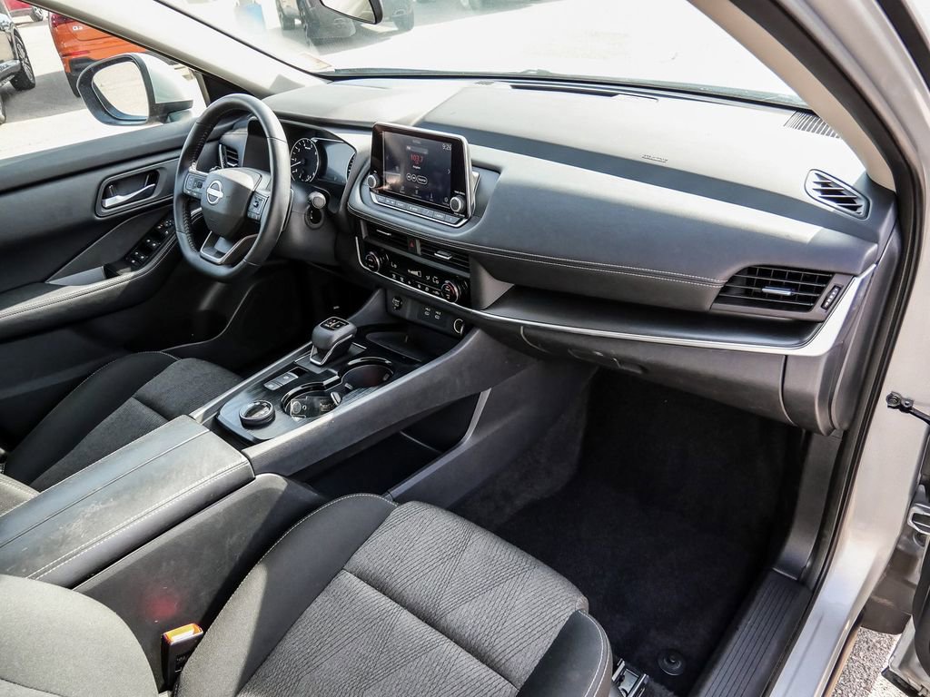 Used 2025 Nissan Rogue SV AWD/4WD image 15