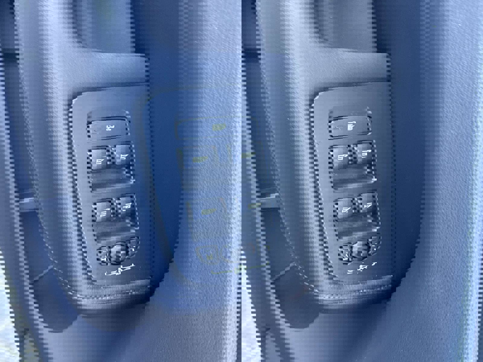 New 2025 Volvo XC60 B5 Core w/ Climate Package image 26