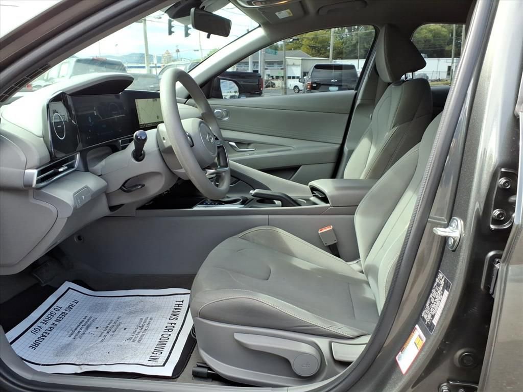 Used 2024 Hyundai Elantra SEL image 16