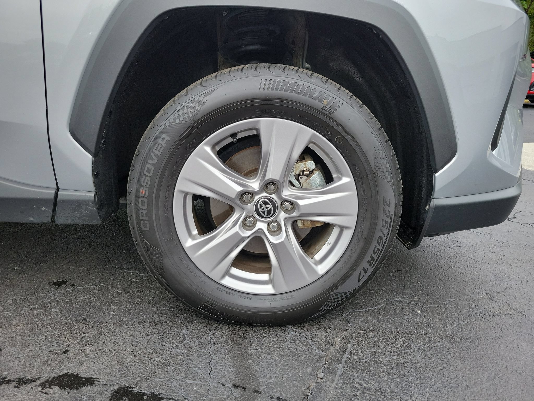 Used 2025 Toyota RAV4 XLE FWD image 29