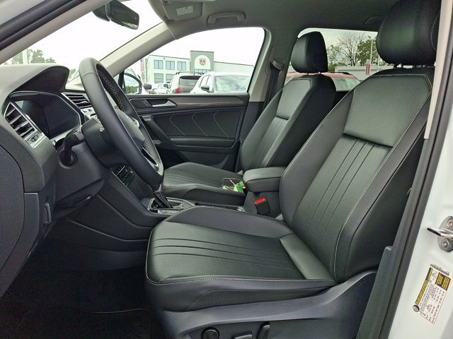 Used 2024 Volkswagen Tiguan SE FWD image 17