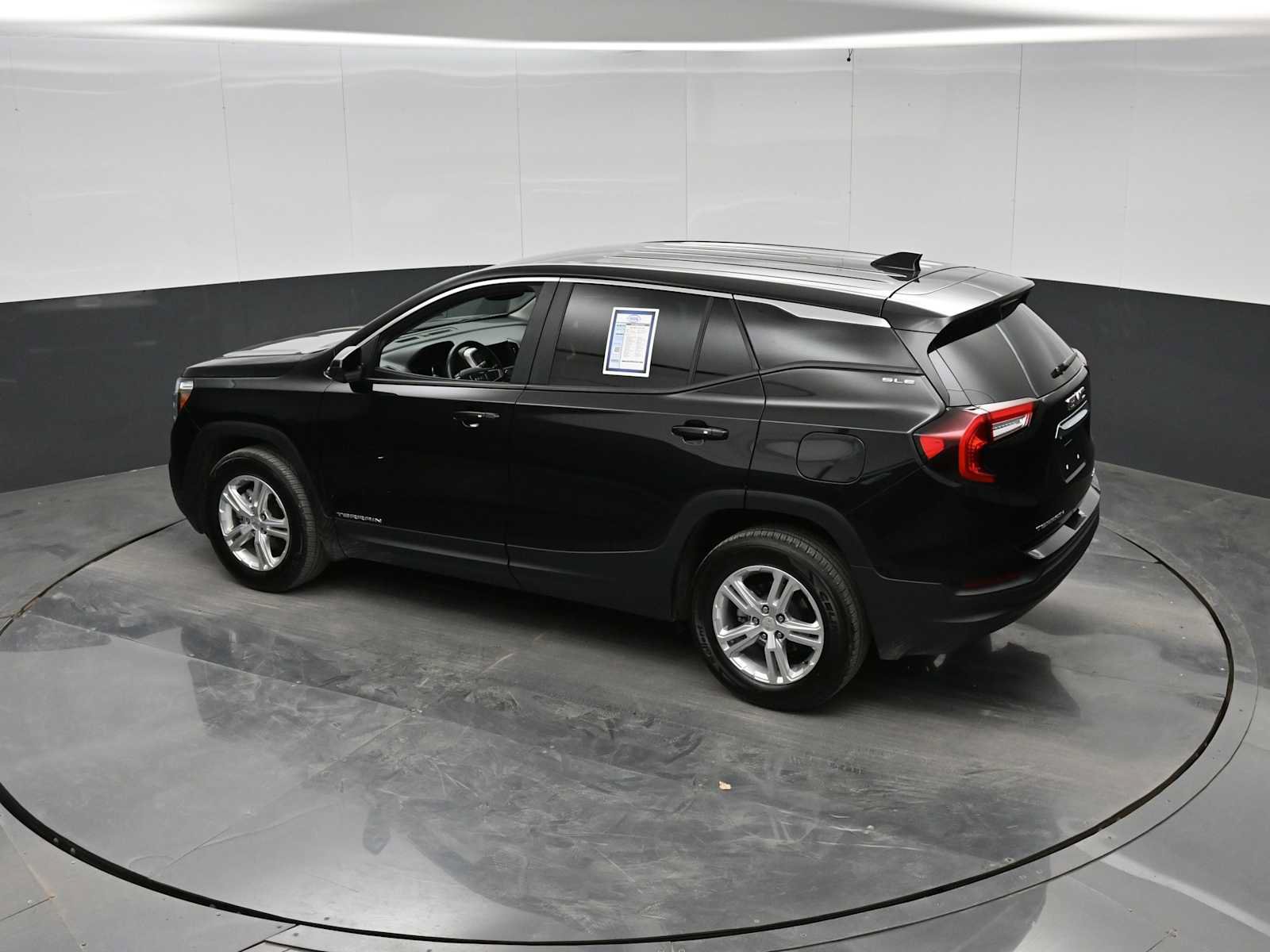 Used 2024 GMC Terrain SLE AWD/4WD image 29