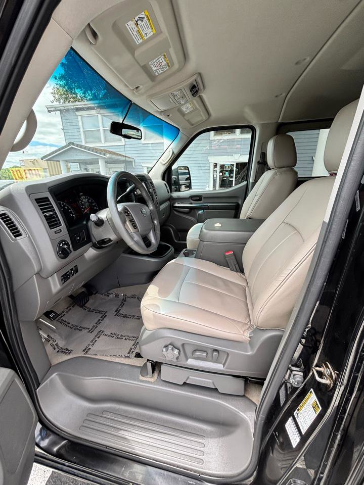 Used 2017 Nissan NV 3500 SL RWD image 9