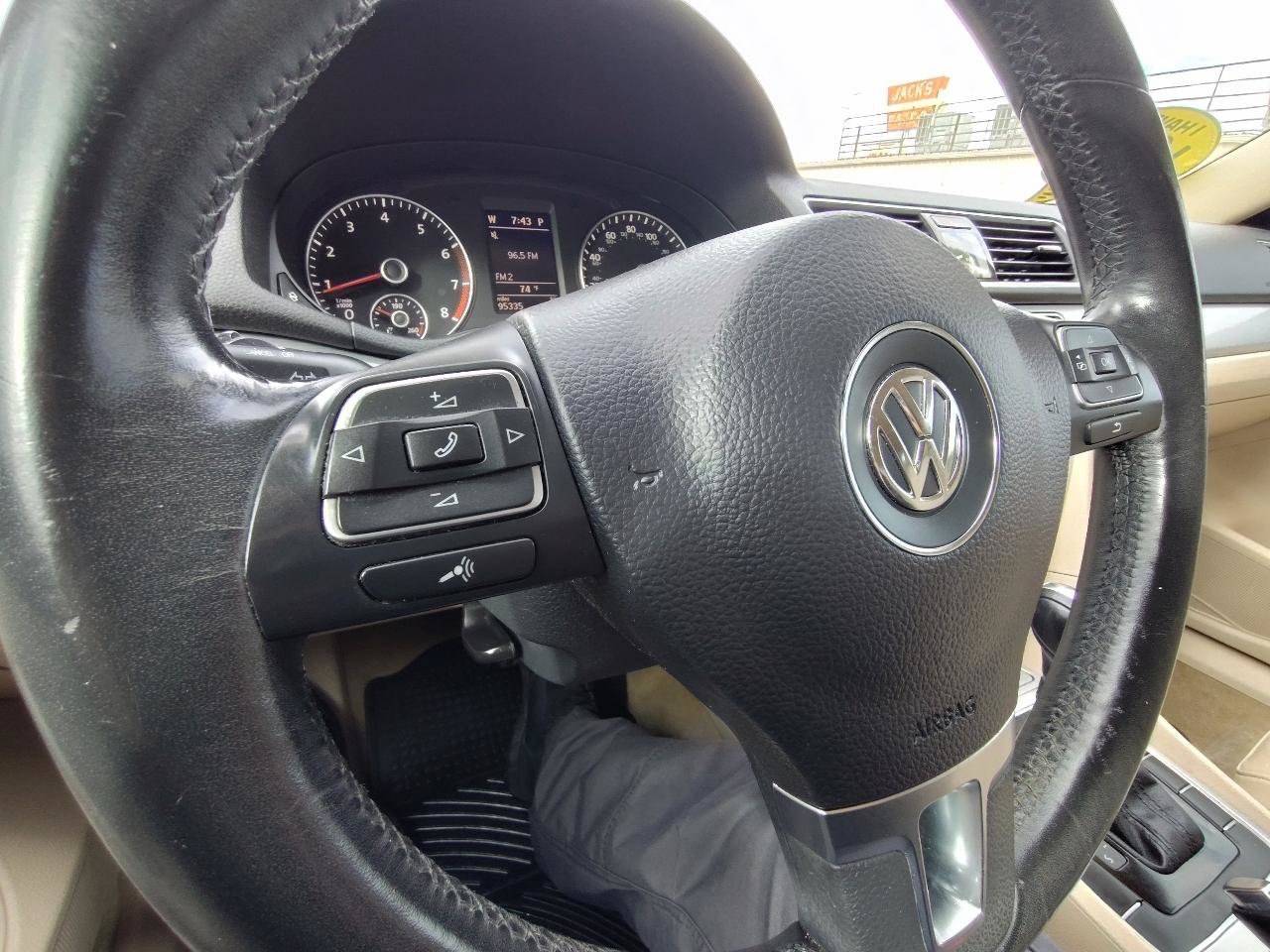 Used 2012 Volkswagen Passat 2.5 SE FWD image 18