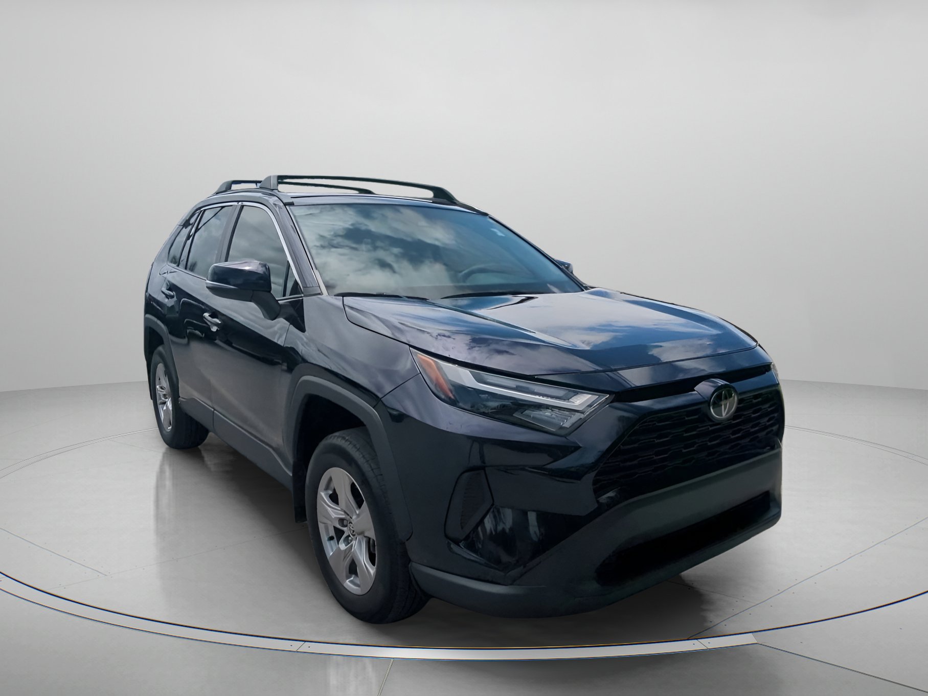 Used 2025 Toyota RAV4 XLE w/ Convenience Package FWD image 5