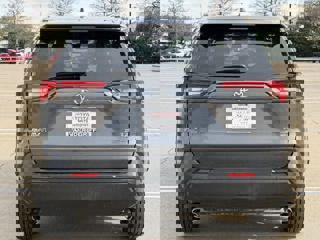 Used 2025 Toyota RAV4 XLE image 5