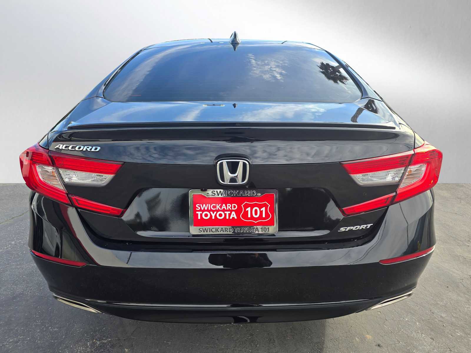 Used 2018 Honda Accord Sport image 4