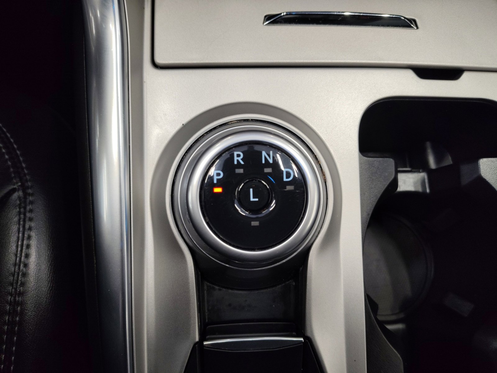 Used 2024 Ford Explorer XLT w/ Equipment Group 202A AWD/4WD image 24