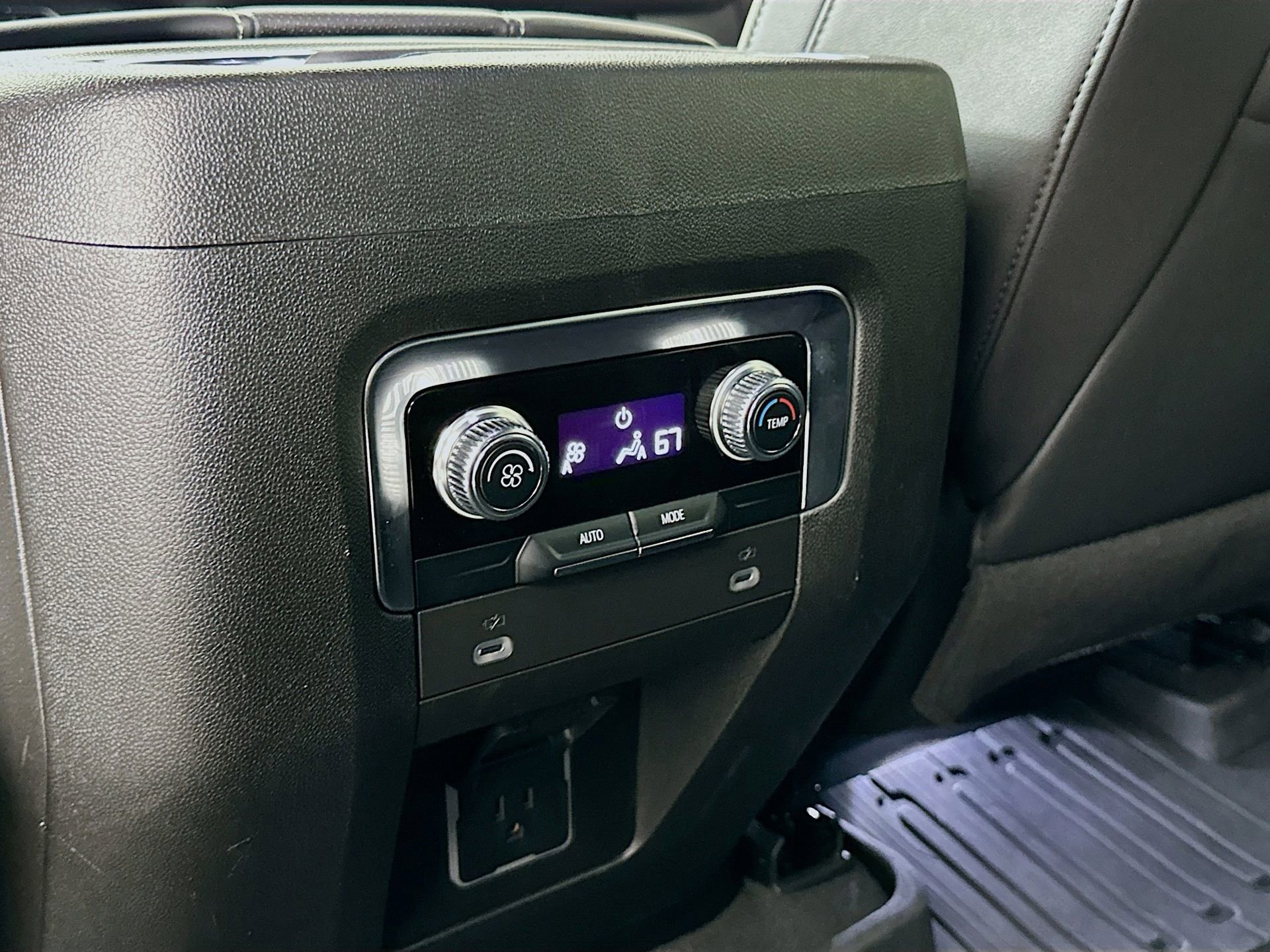 Used 2023 GMC Yukon XL SLT w/ LPO, Floor Liner Package image 27