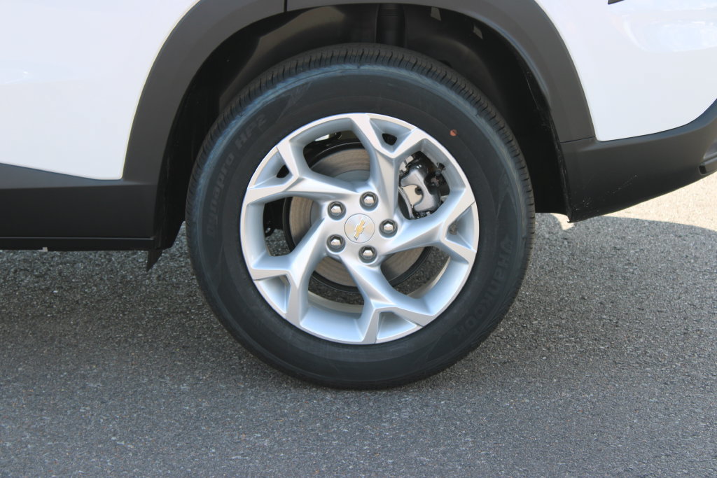 New 2026 Chevrolet Trax LS w/ LS Convenience Package FWD image 14