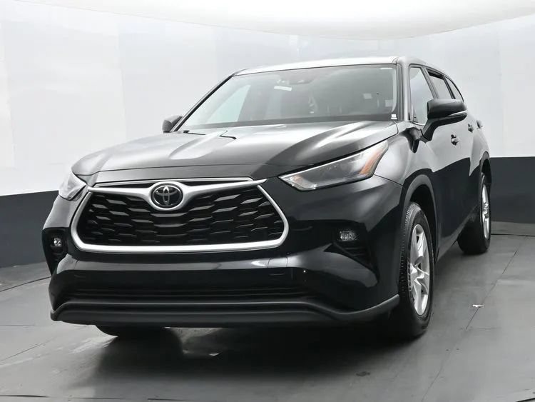 Used 2025 Toyota Highlander LE