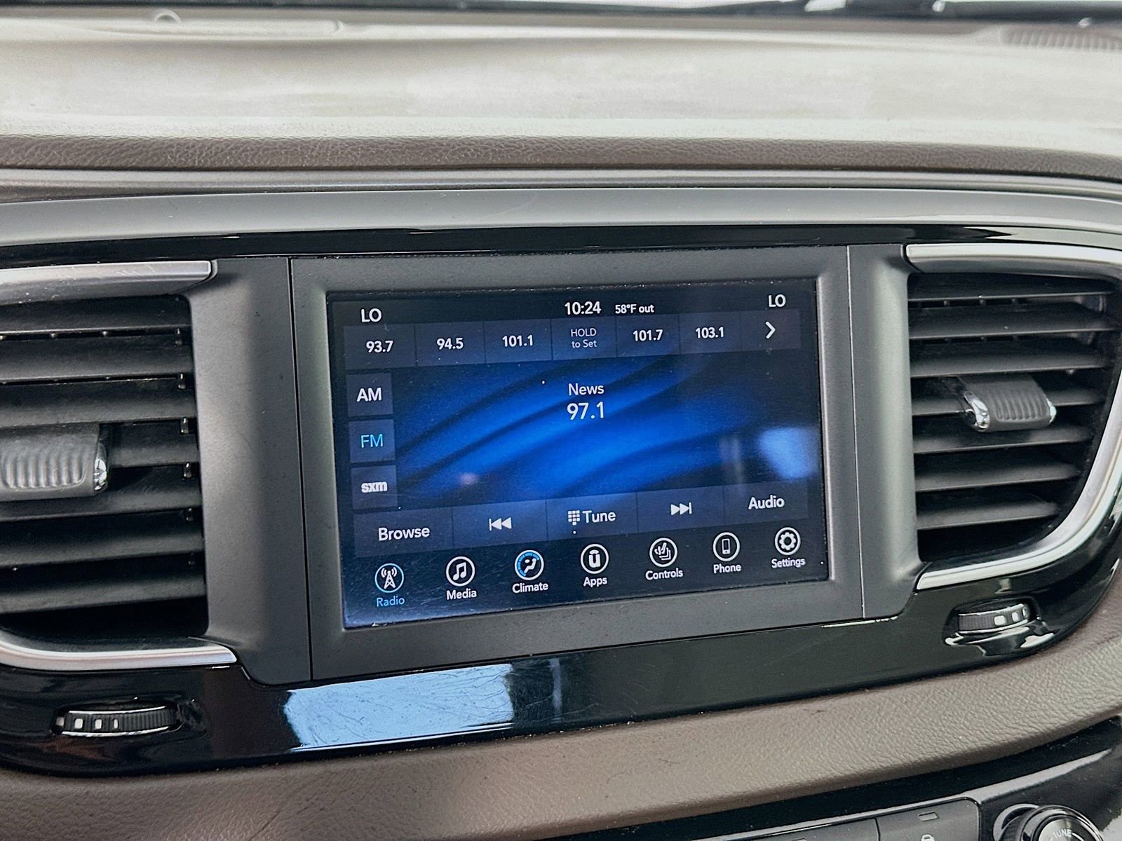 Used 2019 Chrysler Pacifica Touring-L FWD image 13