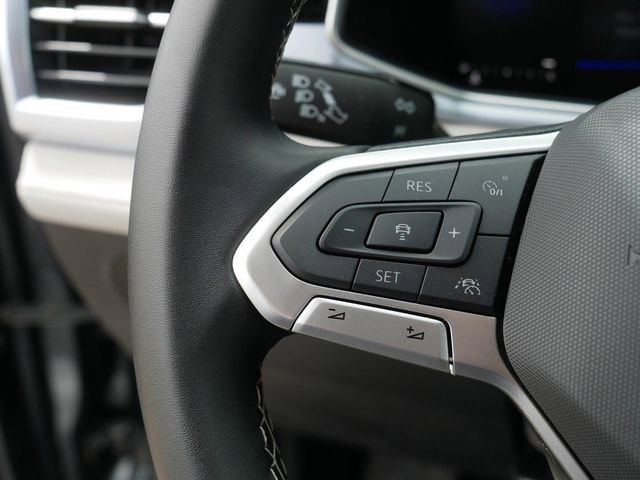 Used 2025 Volkswagen Taos SE AWD/4WD image 25