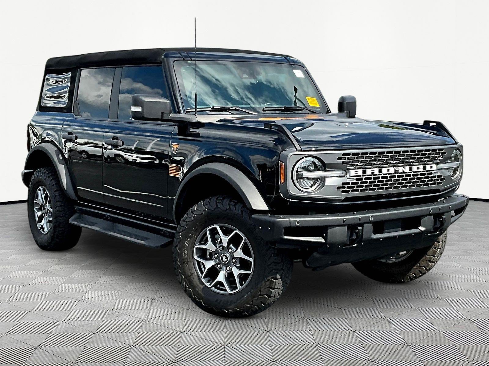 Used 2024 Ford Bronco Badlands AWD/4WD image 3