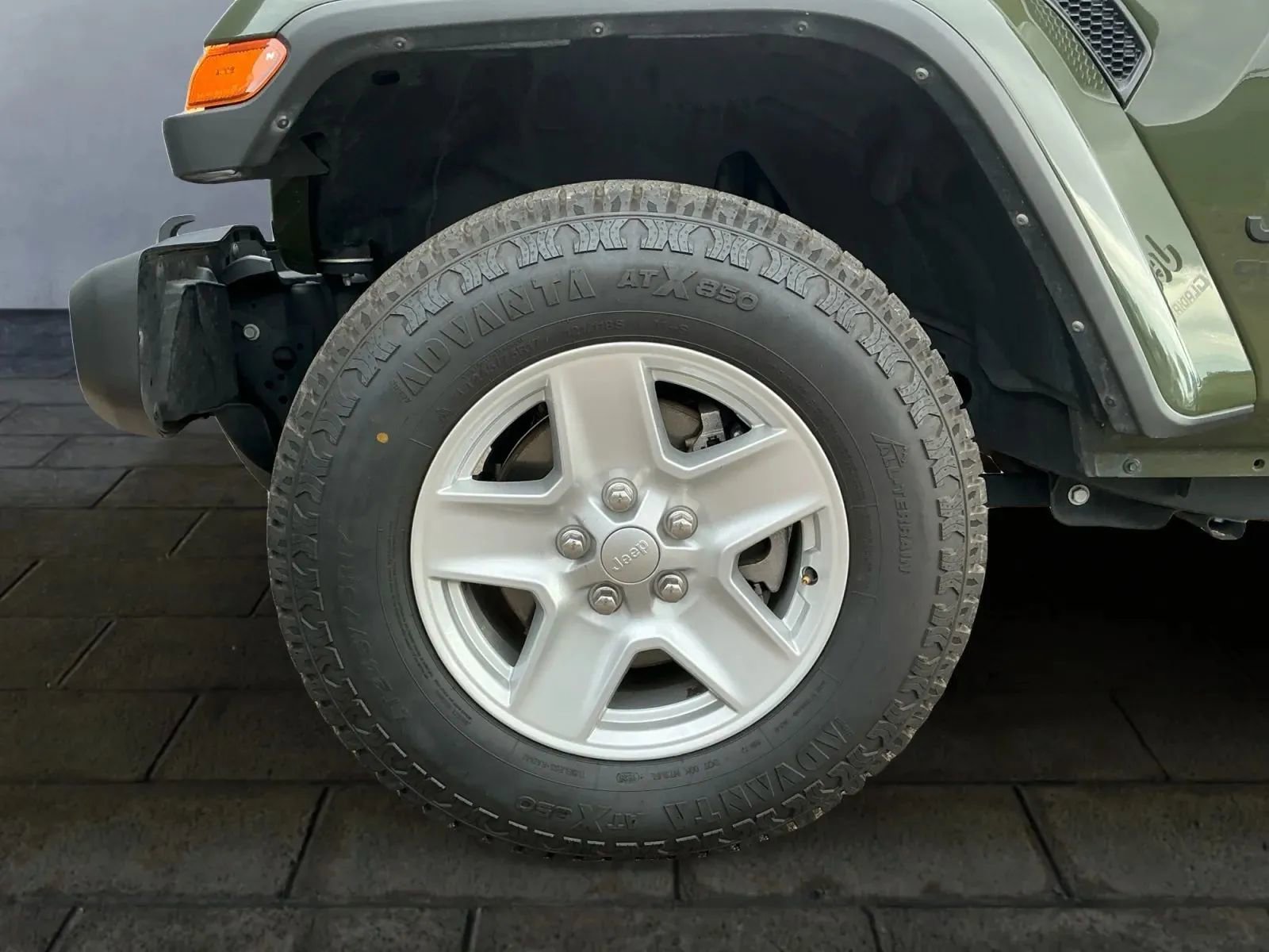 Used 2022 Jeep Gladiator Sport image 25