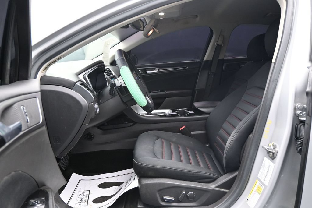 Used 2016 Ford Fusion SE AWD/4WD image 9