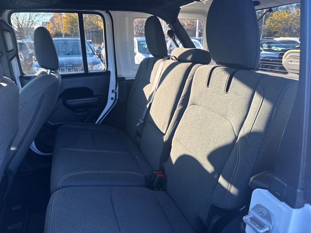 Used 2024 Jeep Wrangler Unlimited image 36