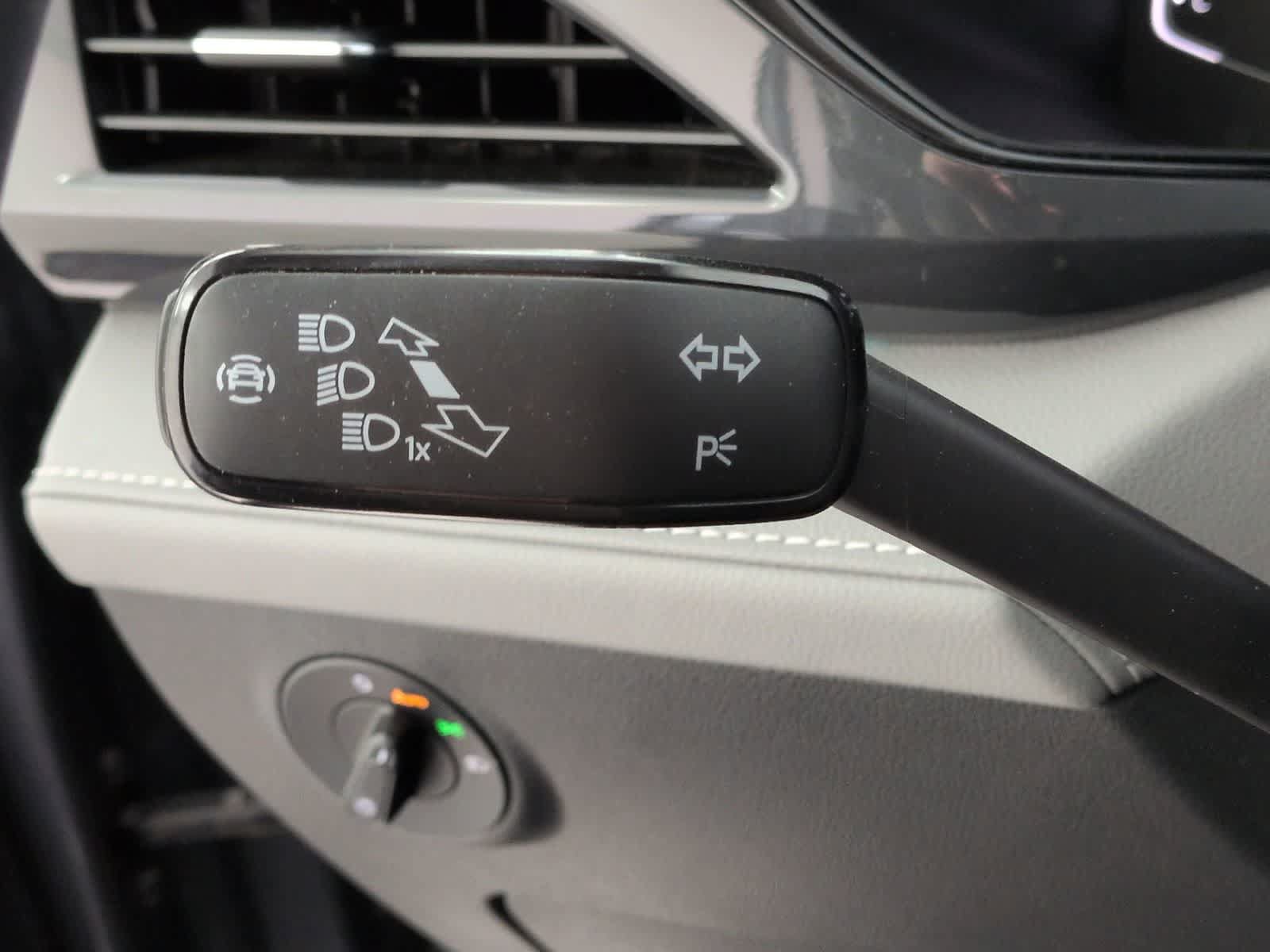 Certified 2022 Volkswagen Taos SEL AWD/4WD image 26