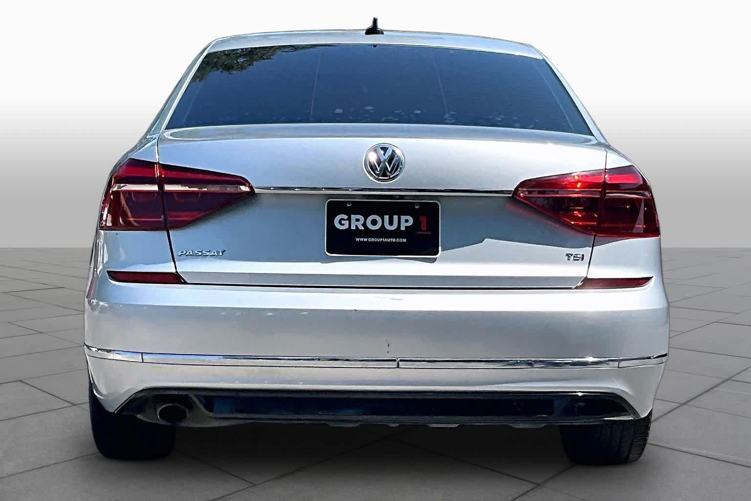 Used 2017 Volkswagen Passat 1.8T R-Line FWD image 5