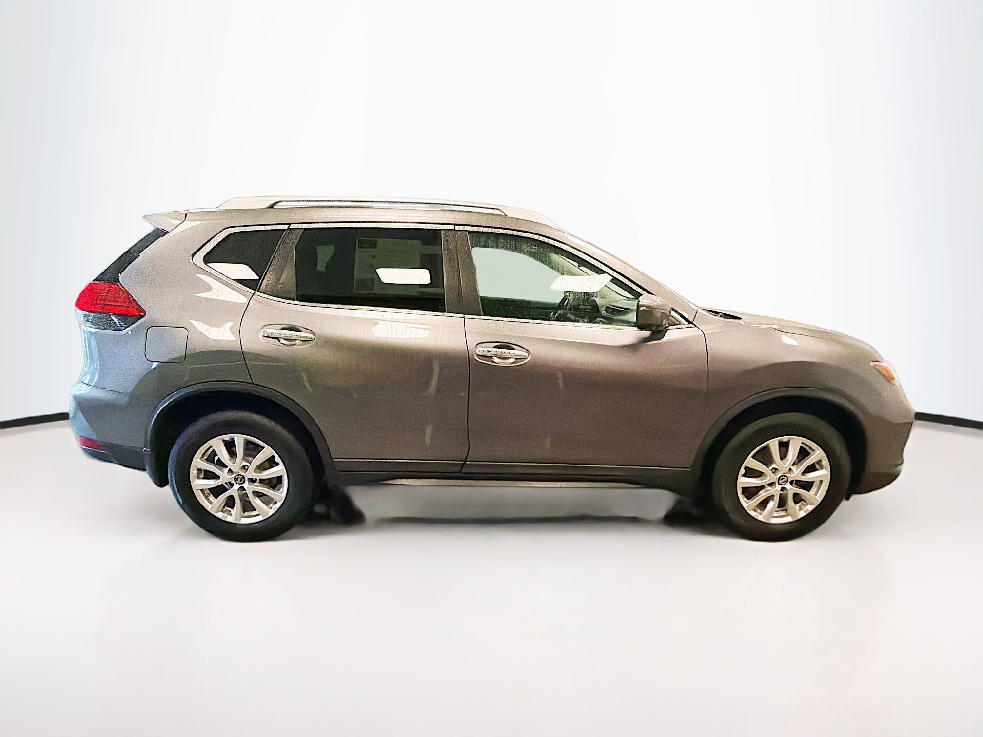 Used 2017 Nissan Rogue SV w/ Sun & Sound Touring Package AWD/4WD image 10