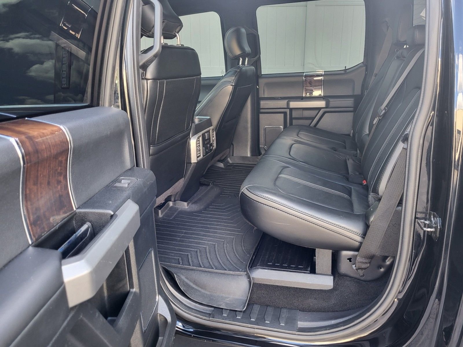 Used 2017 Ford F450 Platinum w/ Platinum Ultimate Package AWD/4WD image 16