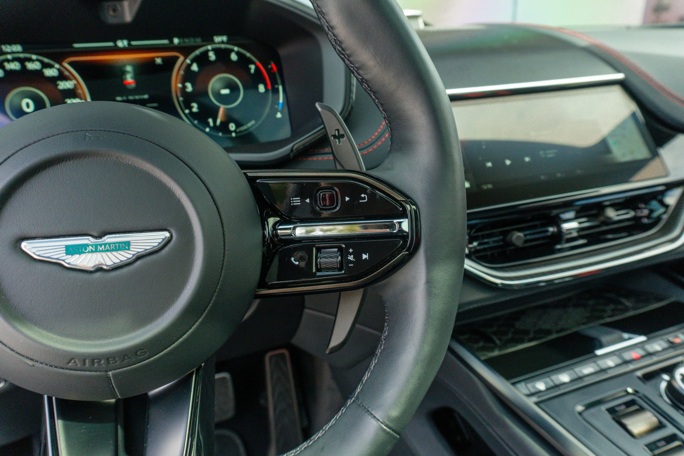 Used 2025 Aston Martin DBX 707 image 73