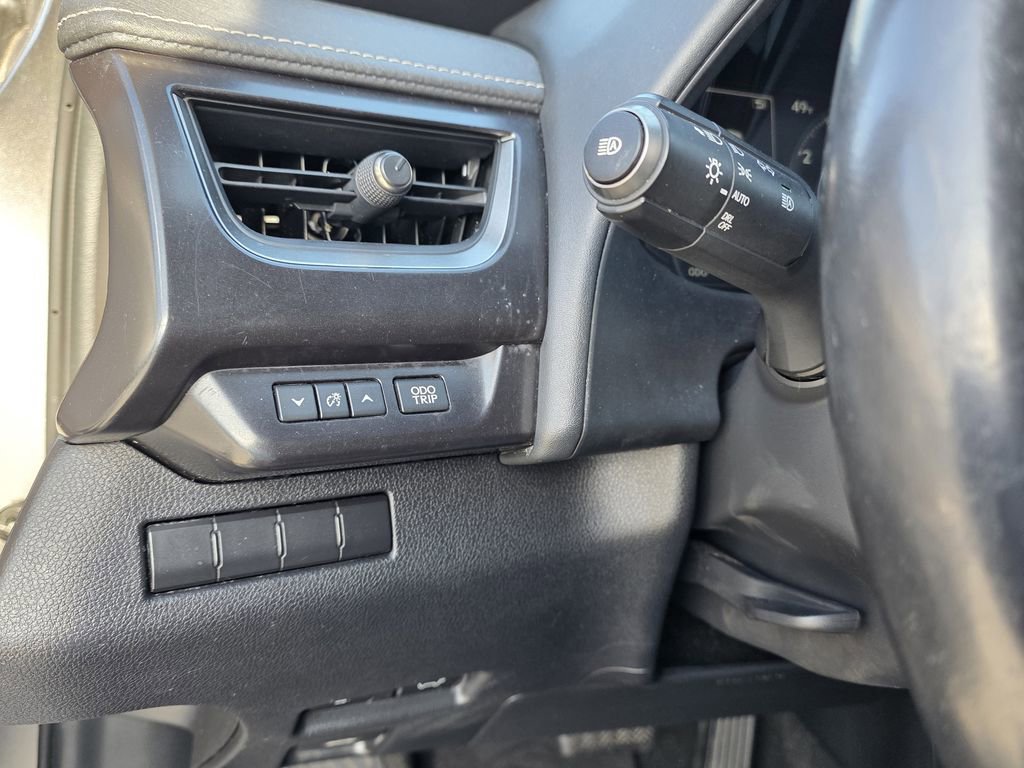 Used 2019 Lexus UX 200 w/ Premium Package image 20