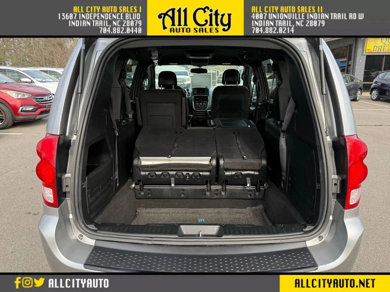 Used 2018 Dodge Grand Caravan SE FWD image 34