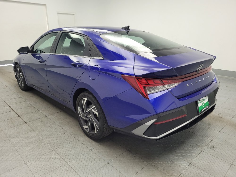 Used 2025 Hyundai Elantra Limited FWD image 5