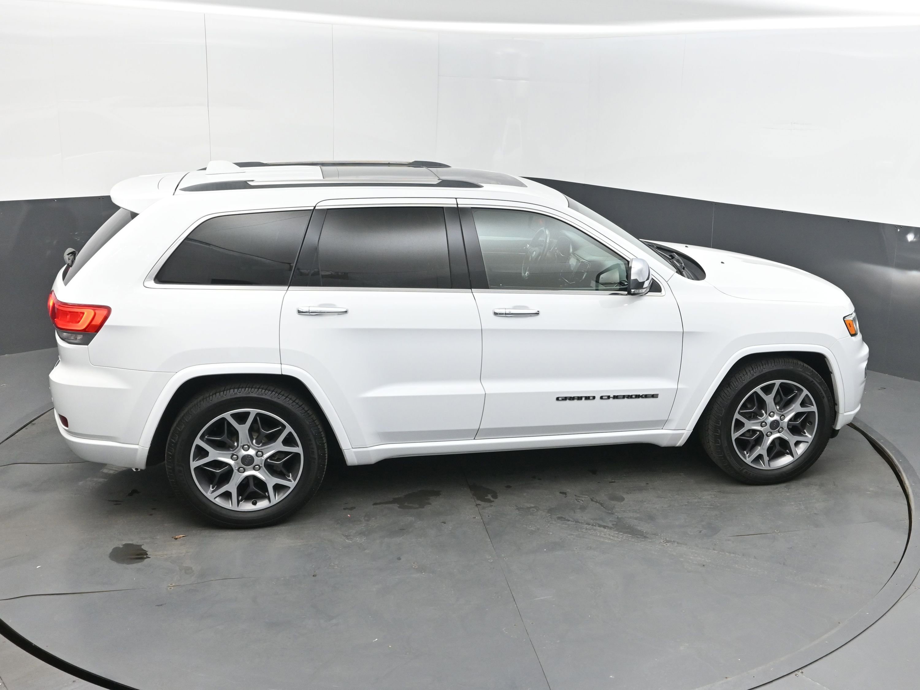 Used 2020 Jeep Grand Cherokee Overland image 32