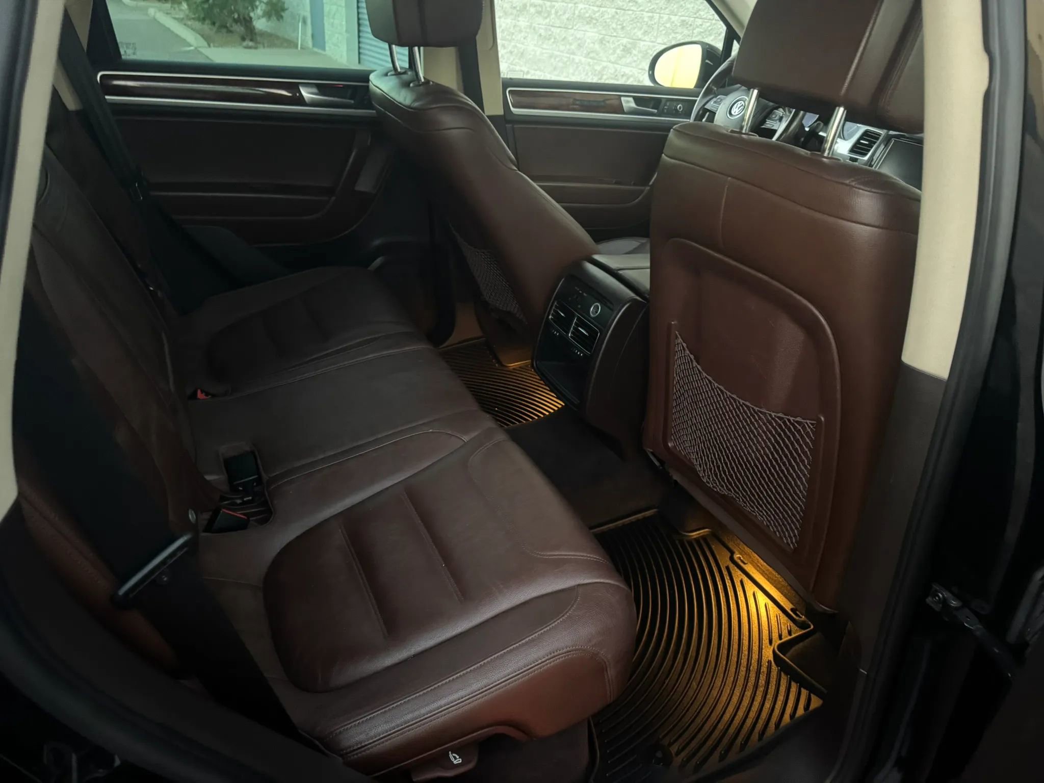 Used 2012 Volkswagen Touareg TDI image 16