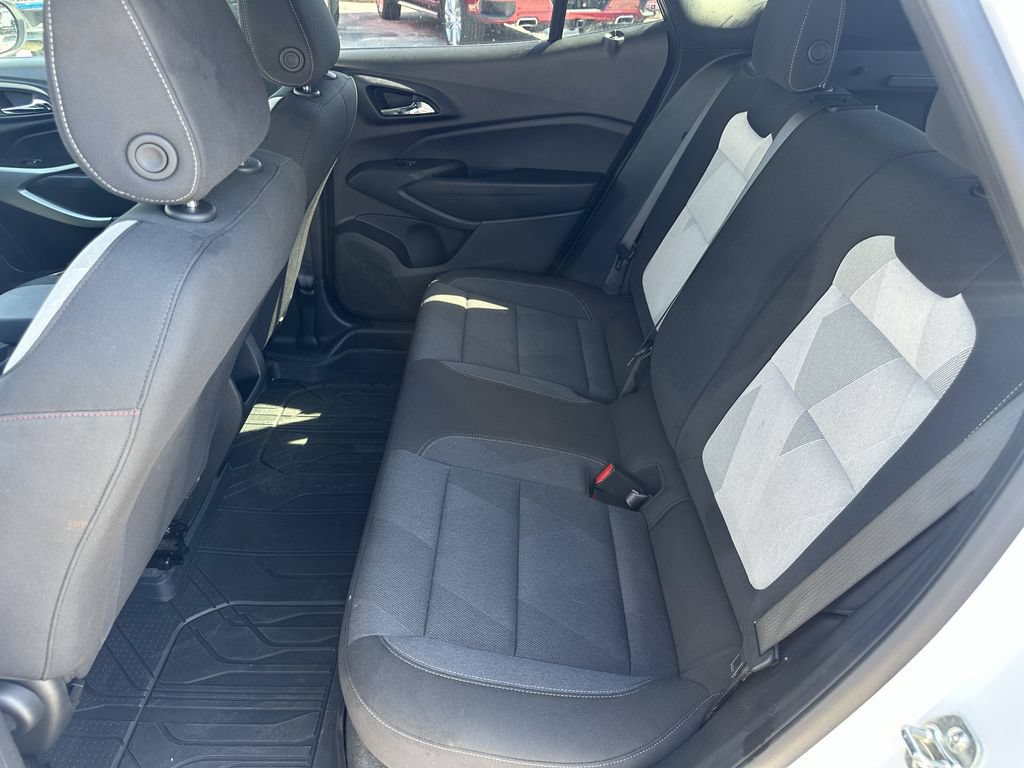 Used 2025 Chevrolet Trax RS FWD image 19