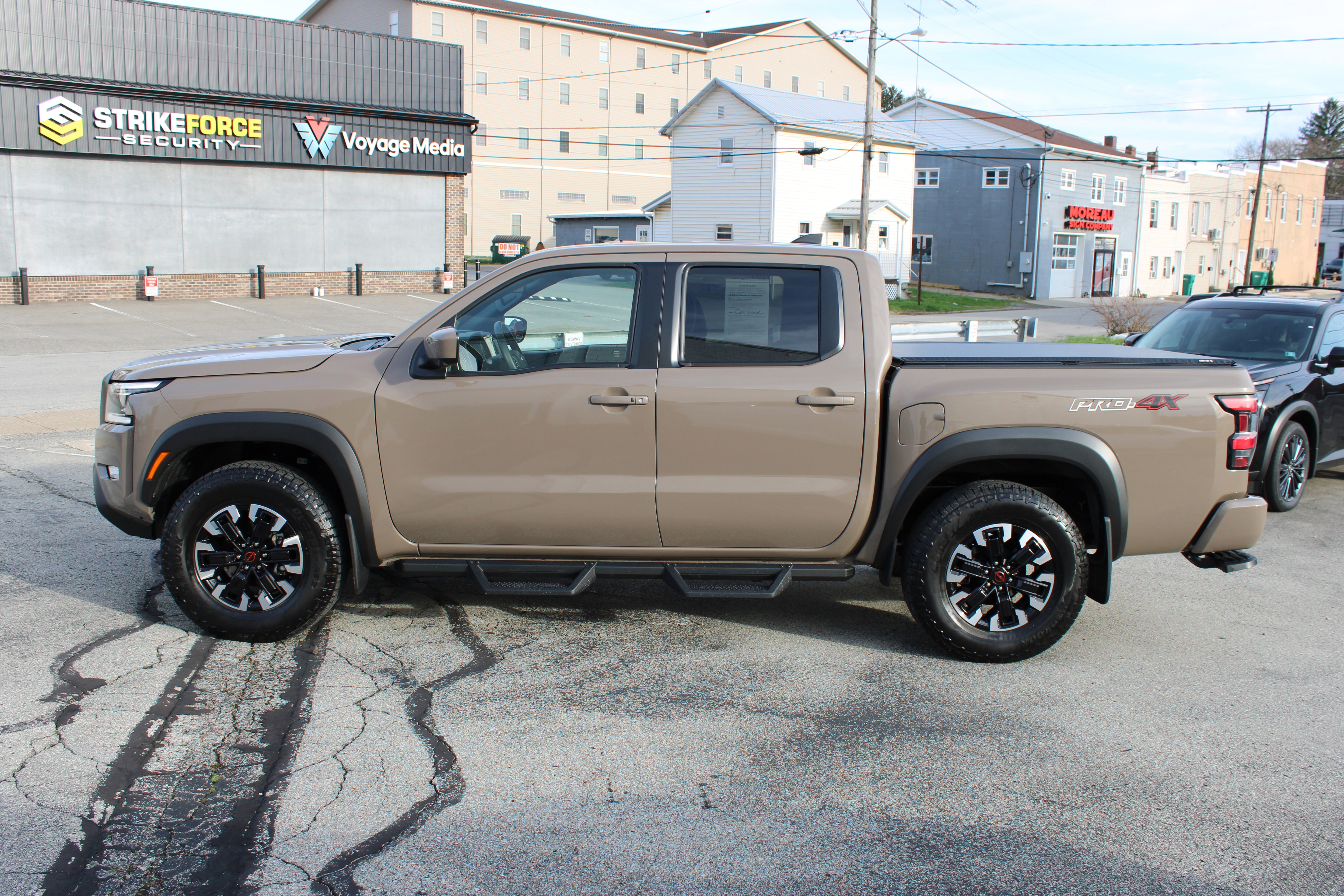 Certified 2023 Nissan Frontier PRO-4X w/ Pro Convenience Package image 2