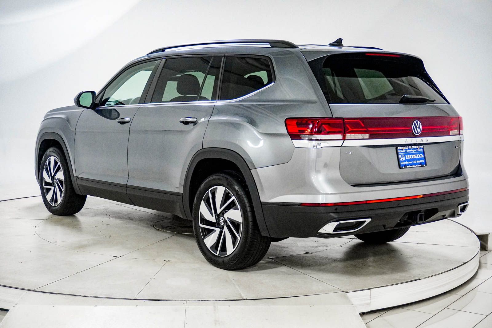 Used 2025 Volkswagen Atlas SE AWD/4WD image 5