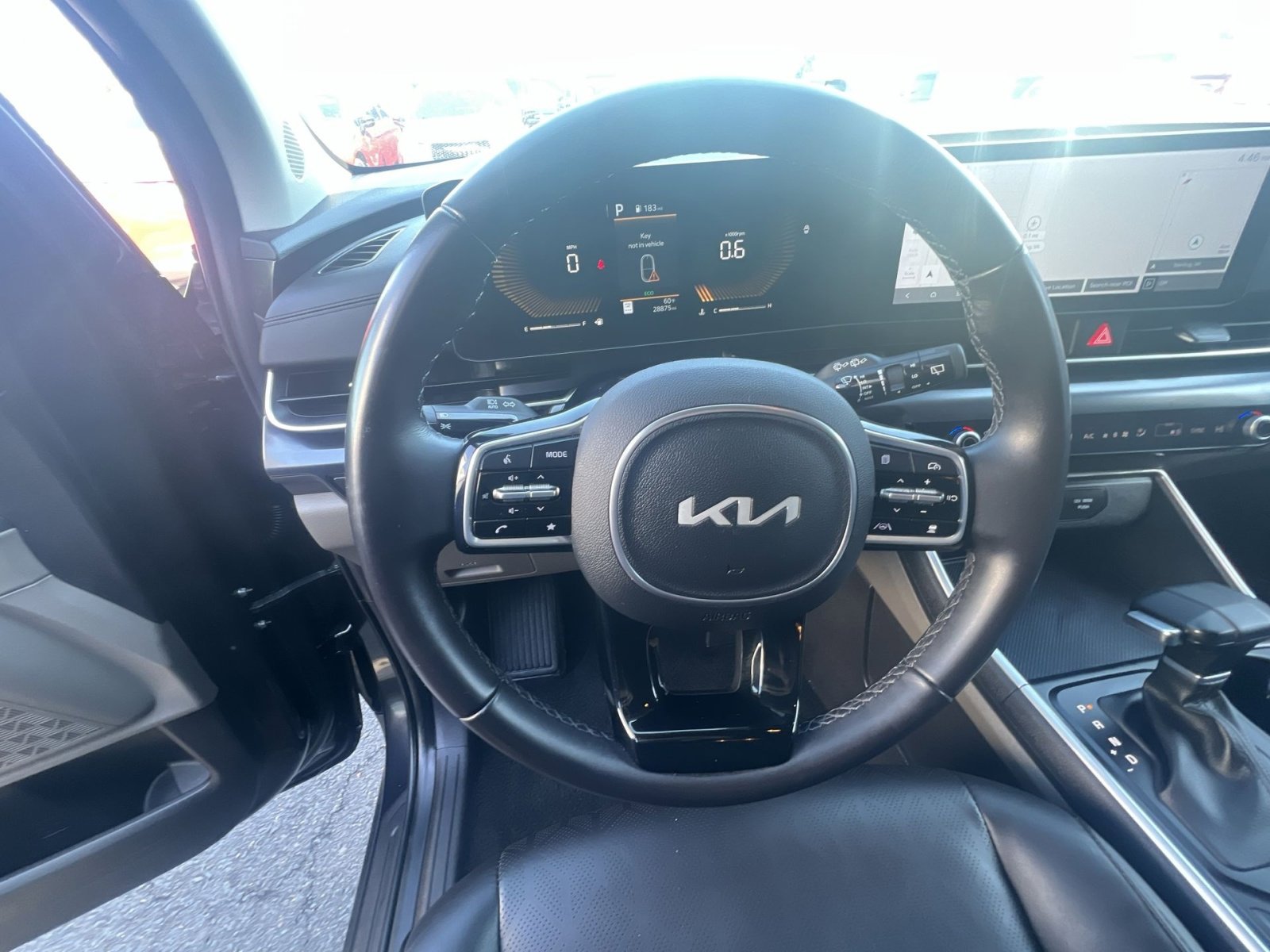 Used 2025 Kia Carnival FWD image 24