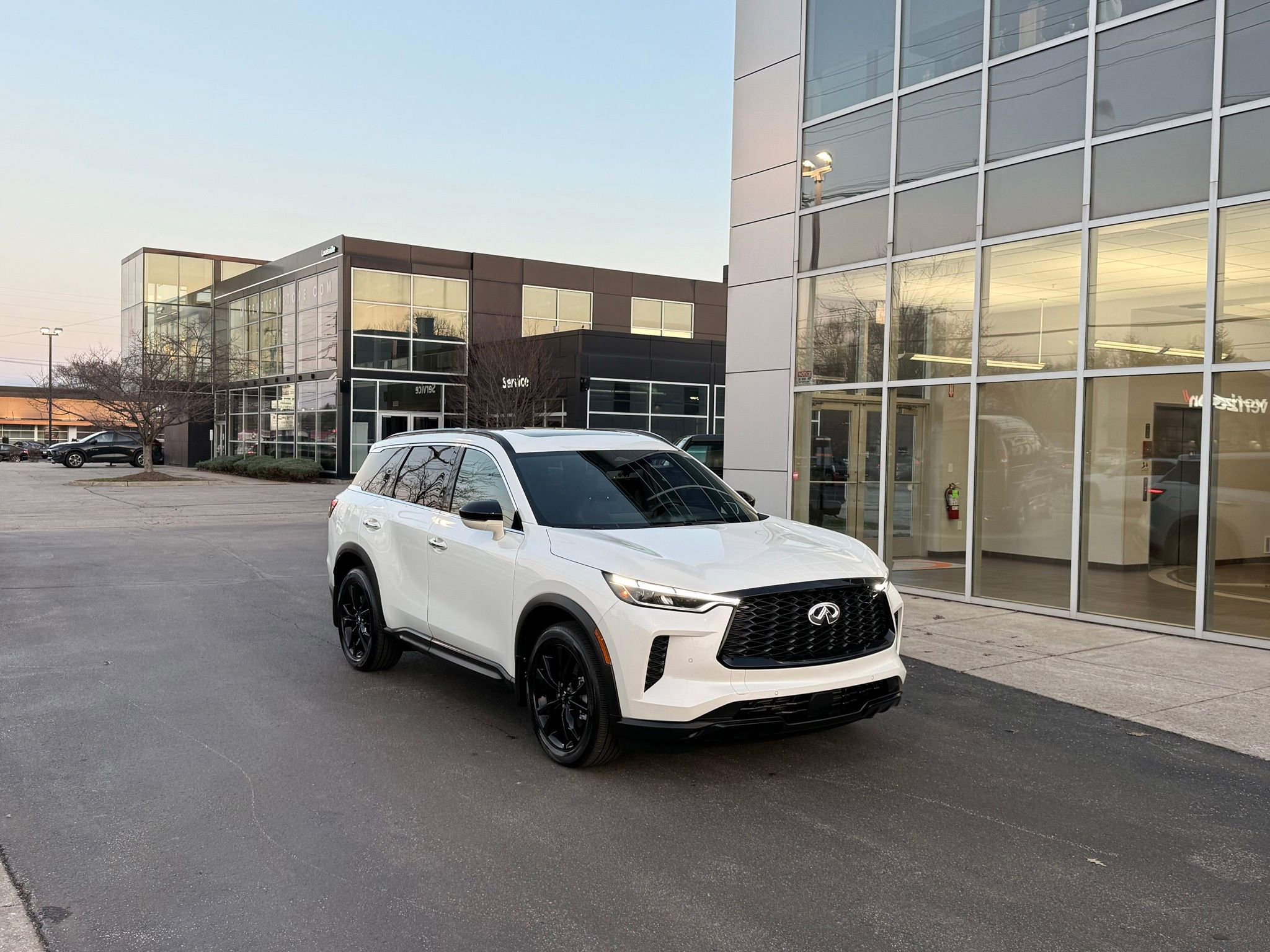 Used 2025 INFINITI QX60 Luxe w/ Black Edition image 14