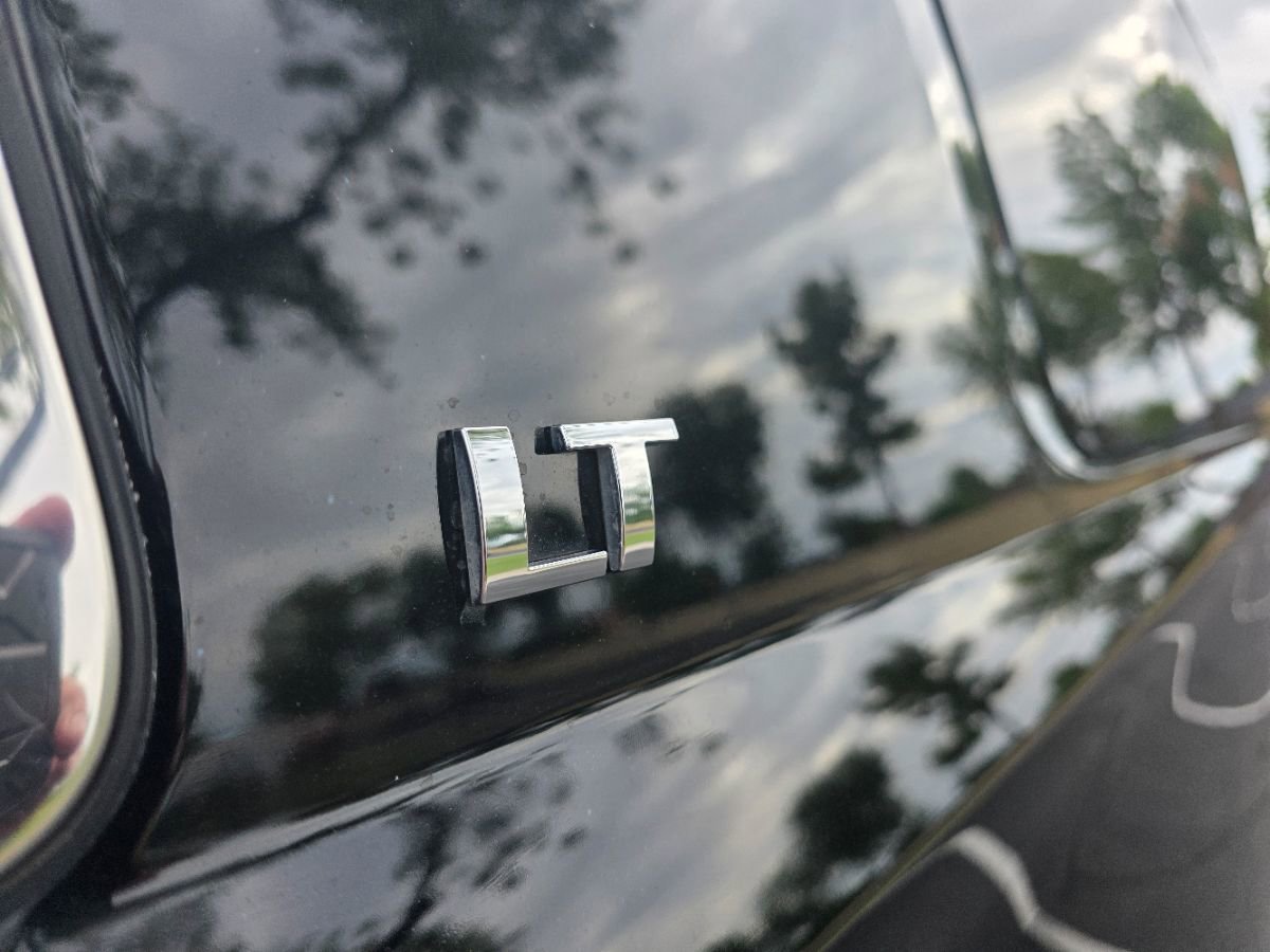 Used 2020 Chevrolet Suburban LT image 25
