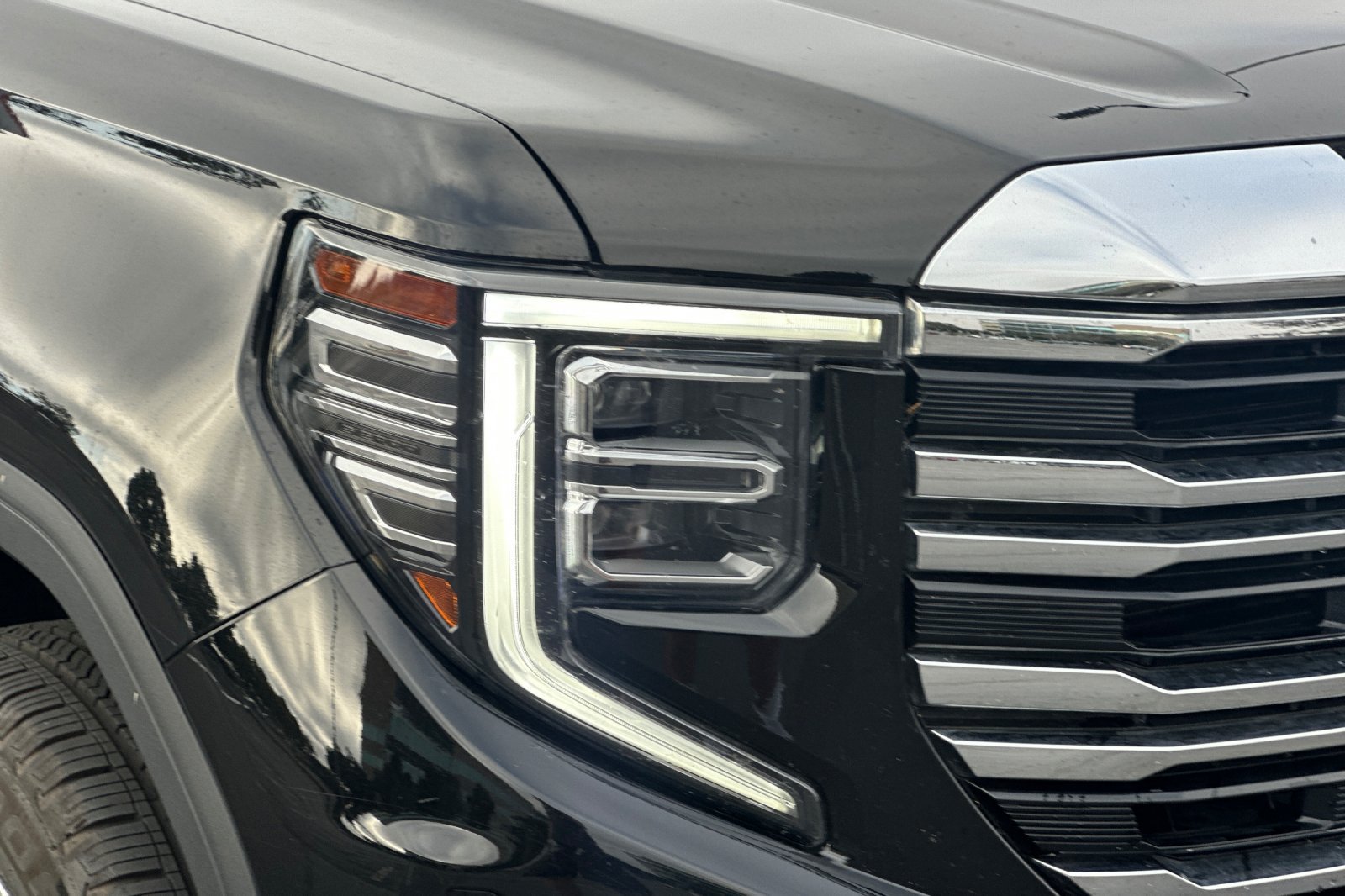 Used 2025 GMC Sierra 1500 SLT AWD/4WD image 44