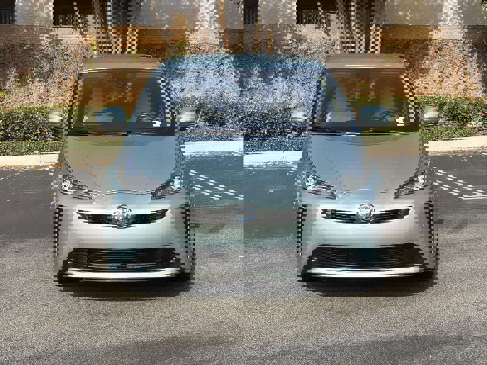 Used 2021 Toyota Prius L Eco image 2