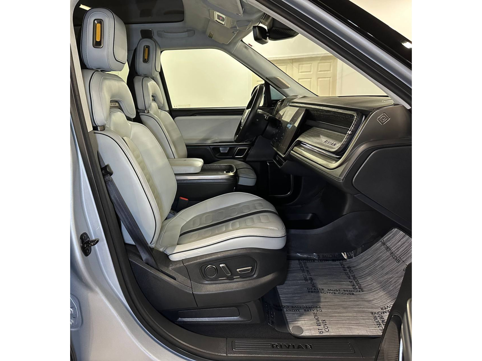 Used 2023 Rivian R1T Adventure Dual AWD/4WD image 22