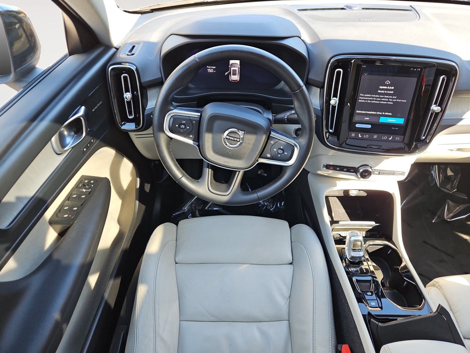 Used 2023 Volvo XC40 B4 Ultimate FWD image 10