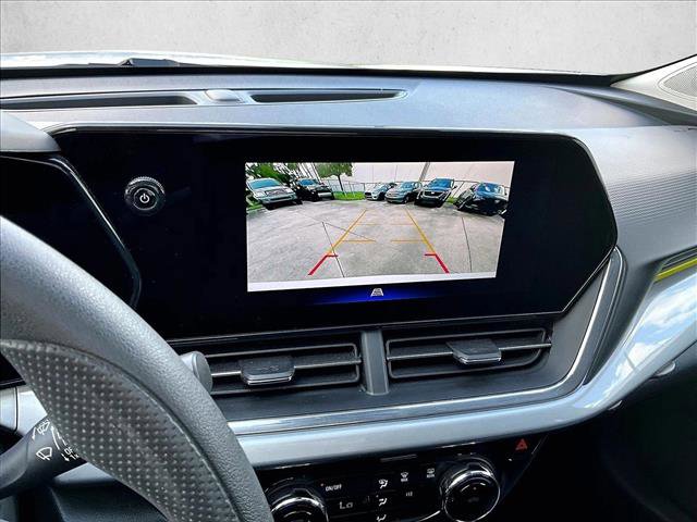 Used 2025 Chevrolet Trax LT FWD image 23