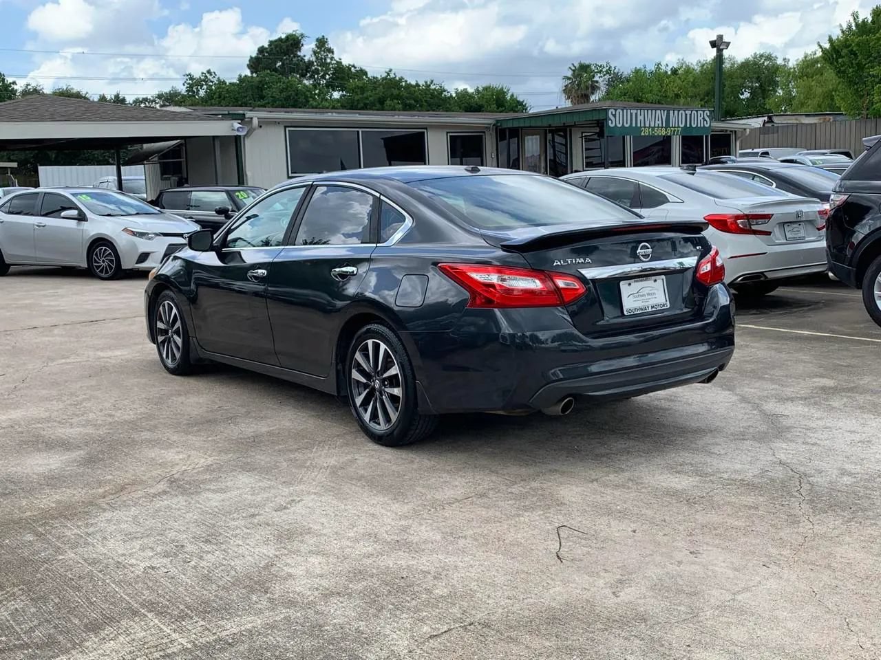 Used 2016 Nissan Altima 2.5 SL w/ 2.5 Technology Package FWD image 5