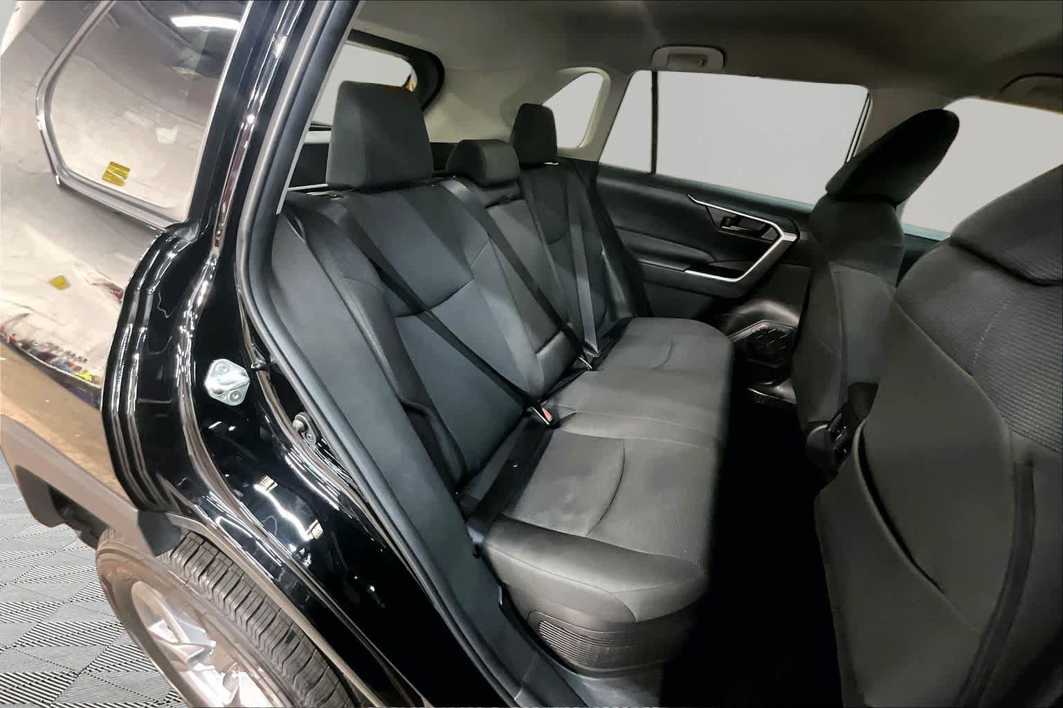 Used 2025 Toyota RAV4 LE AWD/4WD image 20