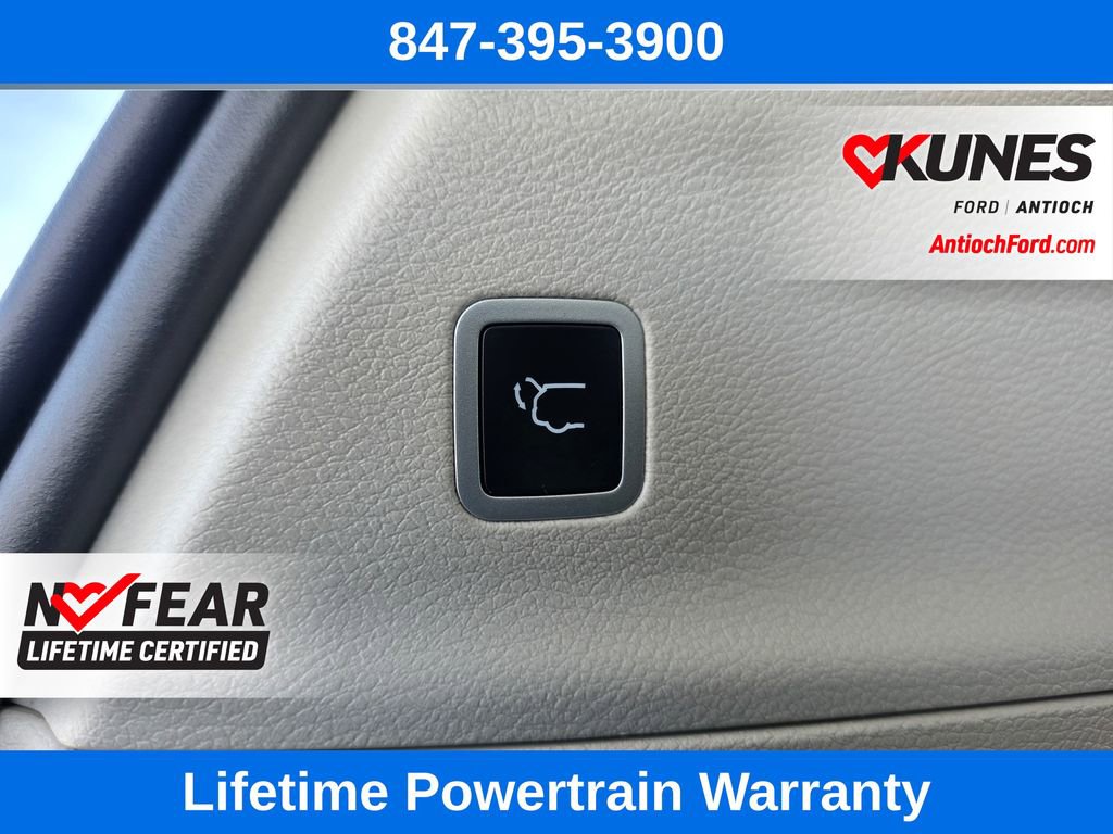 Used 2023 Chrysler Voyager LX image 24